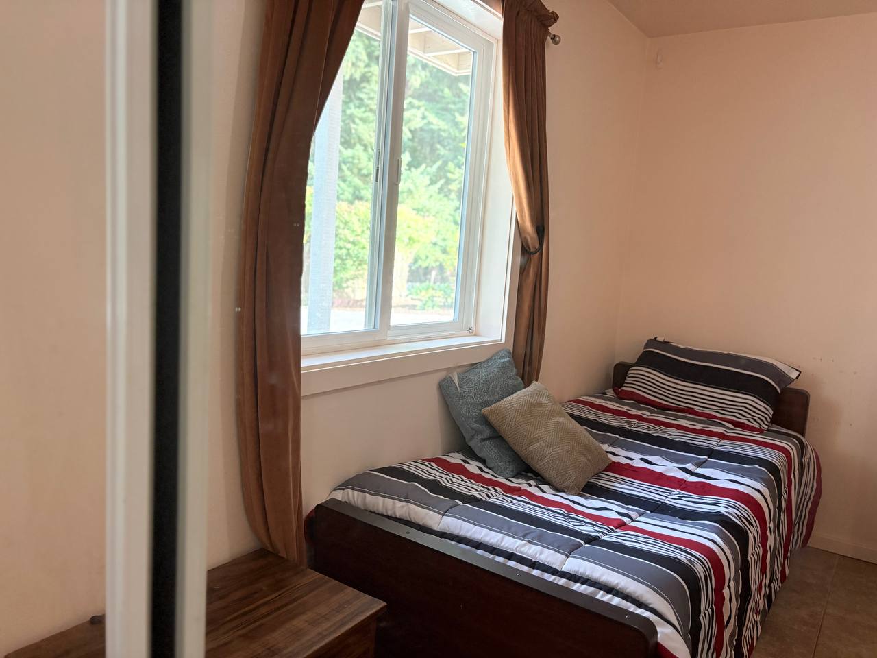 Spacious, comfortable private room at BLOOM'S OPEN HAND AFH LLC